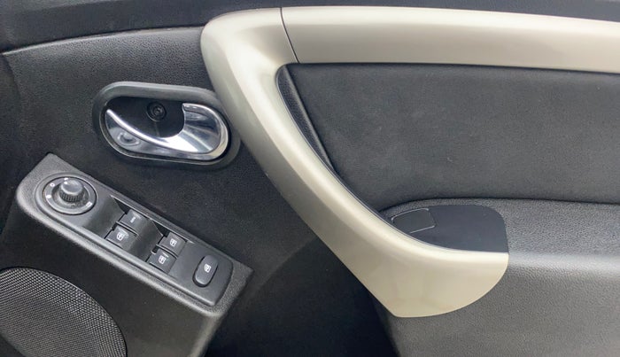 2021 Renault Duster RXZ 1.3 TURBO PETROL CVT, Petrol, Automatic, 49,685 km, Driver Side Door Panels Control