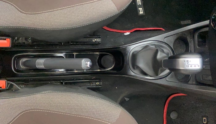 2021 Renault Duster RXZ 1.3 TURBO PETROL CVT, Petrol, Automatic, 49,685 km, Gear Lever