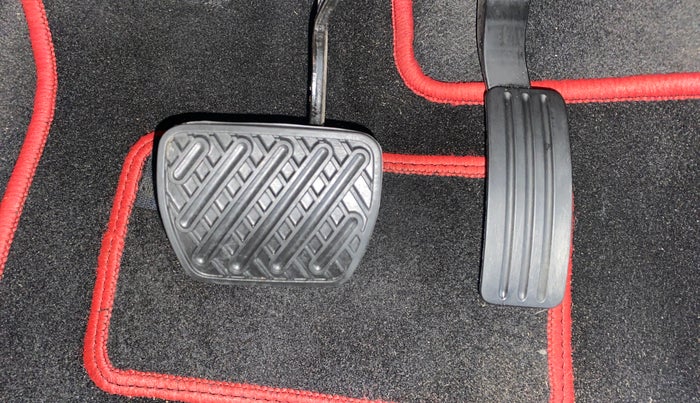 2021 Renault Duster RXZ 1.3 TURBO PETROL CVT, Petrol, Automatic, 49,685 km, Pedals