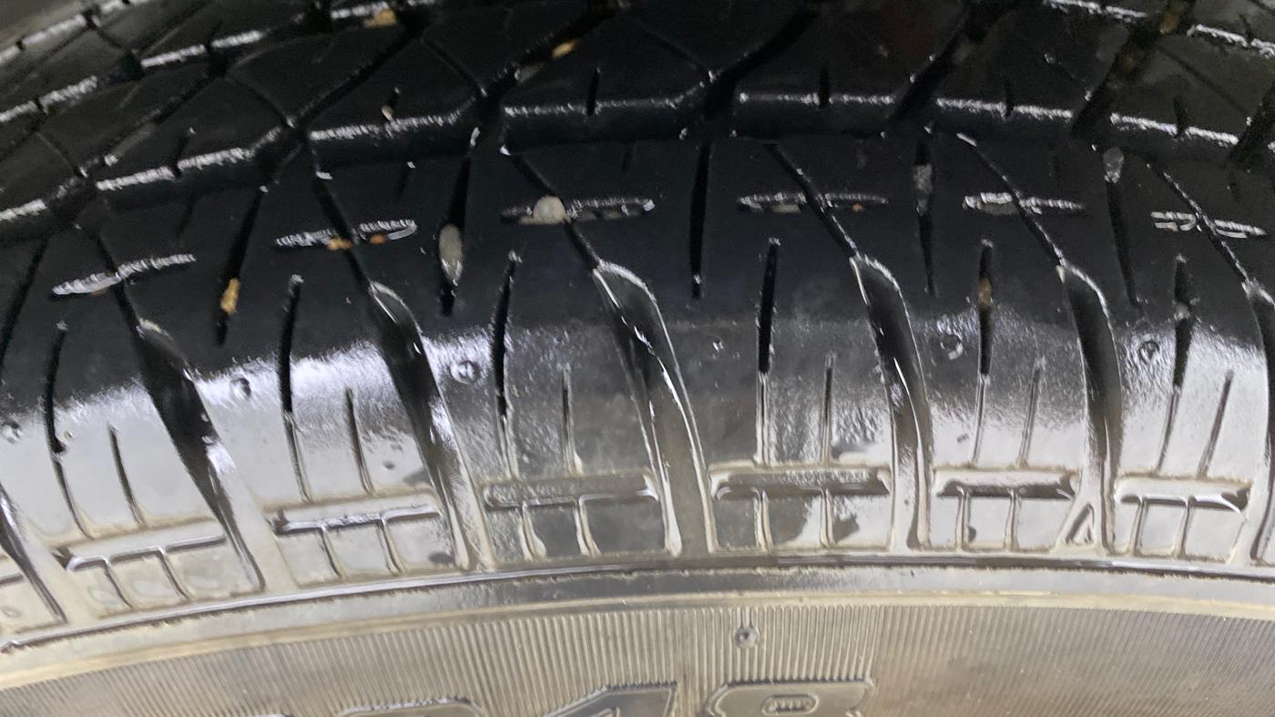 2017 Maruti Swift LXI (O), Petrol, Manual, 40,597 km, Left Rear Tyre Tread