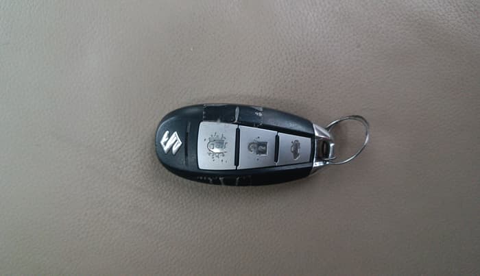 2017 Maruti Ciaz ALPHA DIESEL 1.3, Diesel, Manual, 57,151 km, Key Close Up