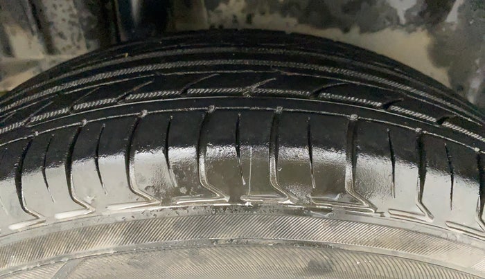 2014 Maruti Swift Dzire LXI, Petrol, Manual, 63,308 km, Right Rear Tyre Tread