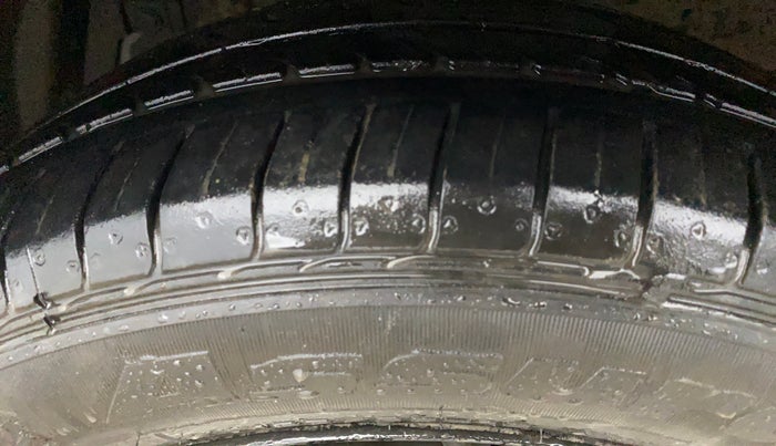 2017 Maruti Ciaz DELTA 1.4 AT PETROL, Petrol, Automatic, 89,074 km, Left Front Tyre Tread