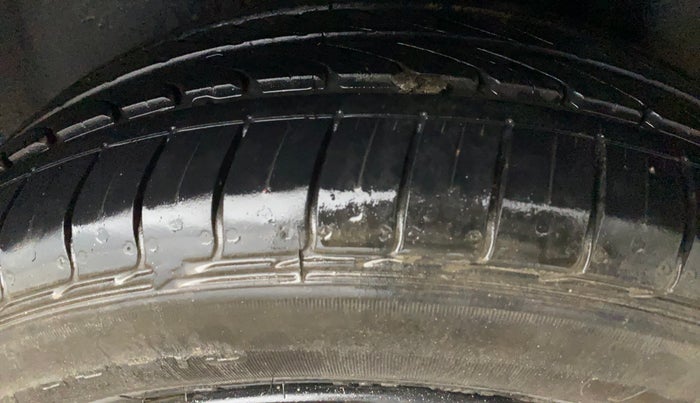 2017 Maruti Ciaz DELTA 1.4 AT PETROL, Petrol, Automatic, 89,074 km, Left Rear Tyre Tread