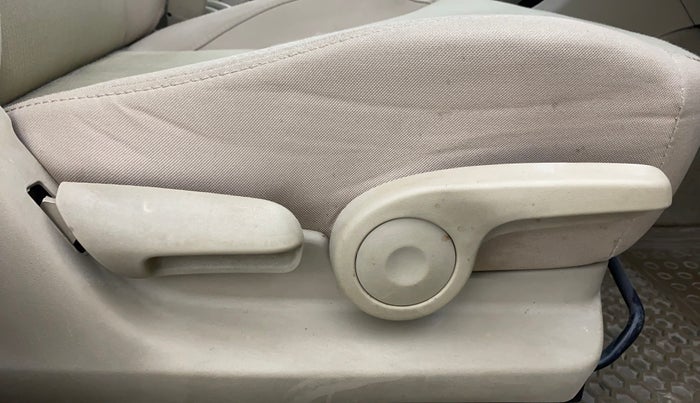 2017 Maruti Ciaz DELTA 1.4 AT PETROL, Petrol, Automatic, 89,074 km, Driver Side Adjustment Panel