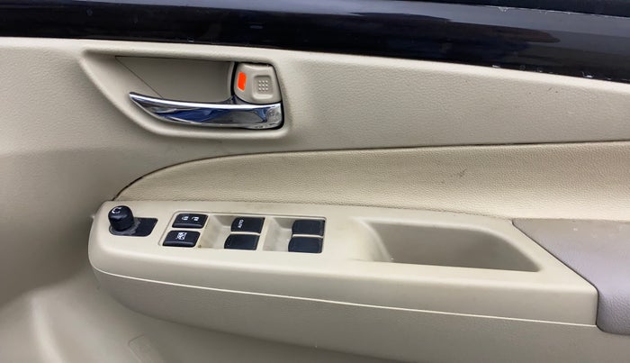 2017 Maruti Ciaz DELTA 1.4 AT PETROL, Petrol, Automatic, 89,074 km, Driver Side Door Panels Control