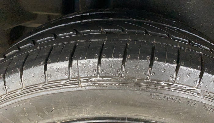 2017 Maruti Ciaz DELTA 1.4 AT PETROL, Petrol, Automatic, 89,074 km, Right Rear Tyre Tread