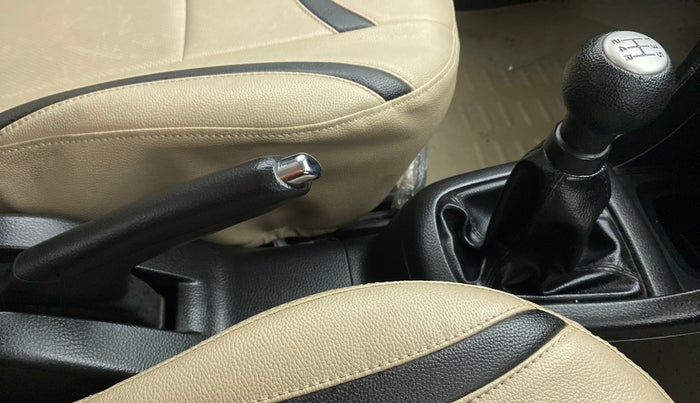 2015 Maruti Swift VXI, Petrol, Manual, 11,061 km, Gear Lever