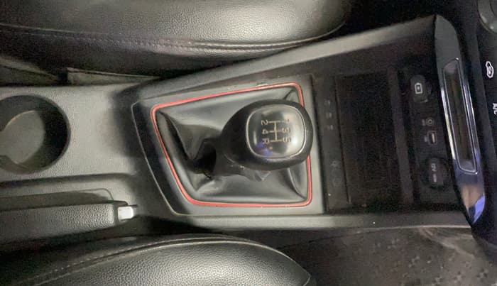 2020 Hyundai Elite i20 SPORTZ PLUS 1.2 DUAL TONE, Petrol, Manual, 57,928 km, Gear Lever
