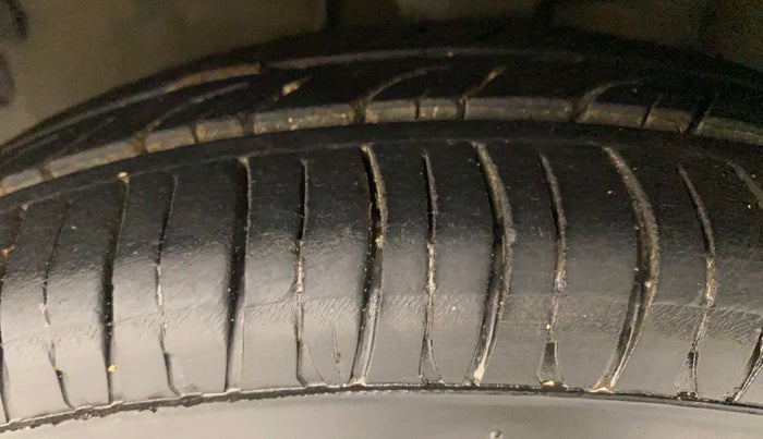 2011 Hyundai i10 SPORTZ 1.2, Petrol, Manual, 55,971 km, Left Front Tyre Tread