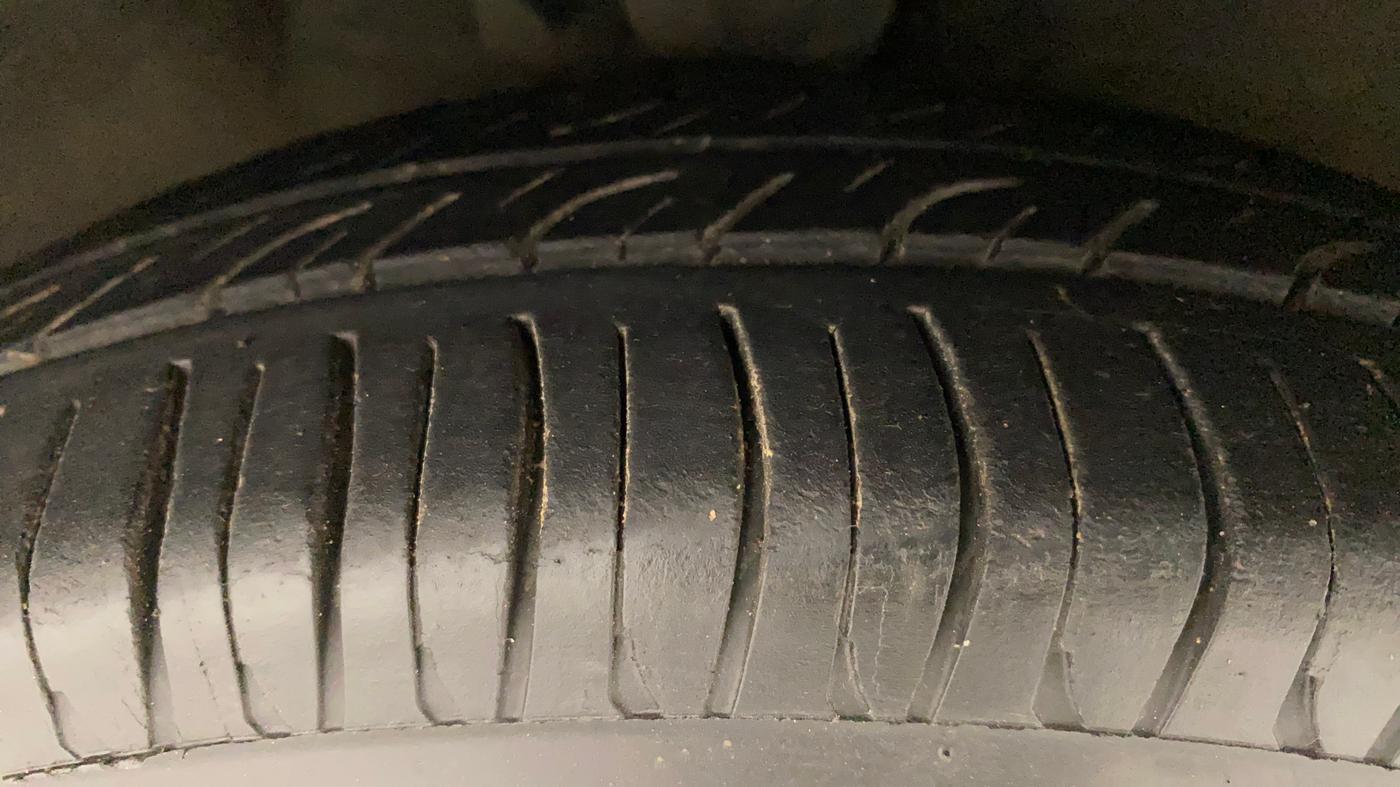 2011 Hyundai i10 SPORTZ 1.2, Petrol, Manual, 55,971 km, Right Front Tyre Tread