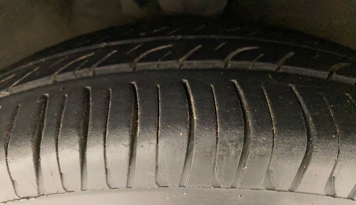 2011 Hyundai i10 SPORTZ 1.2, Petrol, Manual, 55,971 km, Right Front Tyre Tread