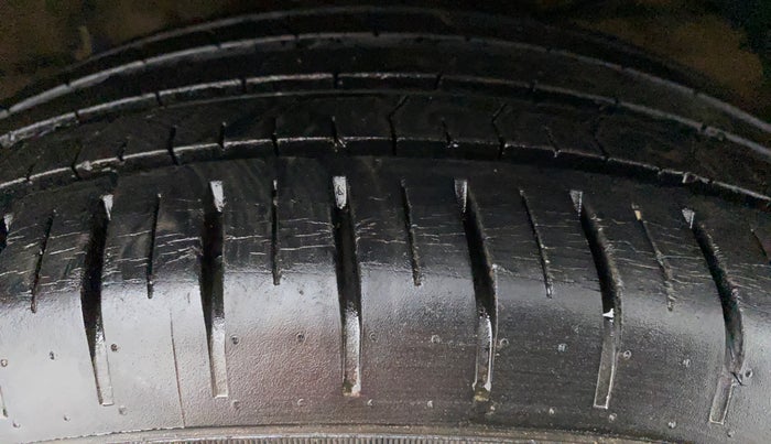 2017 Maruti Baleno ZETA PETROL 1.2, Petrol, Manual, 27,544 km, Right Front Tyre Tread