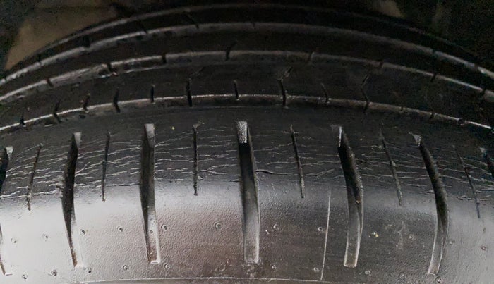 2017 Maruti Baleno ZETA PETROL 1.2, Petrol, Manual, 27,544 km, Left Front Tyre Tread