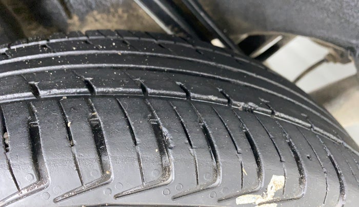2017 Renault Kwid 1.0 RXL AT, Petrol, Automatic, 44,098 km, Right Rear Tyre Tread