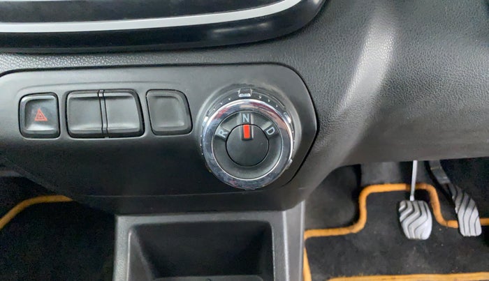 2017 Renault Kwid 1.0 RXL AT, Petrol, Automatic, 44,098 km, Gear Lever