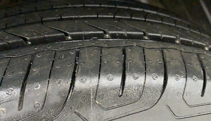 2018 Maruti Vitara Brezza VDI, Diesel, Manual, 28,632 km, Right Rear Tyre Tread