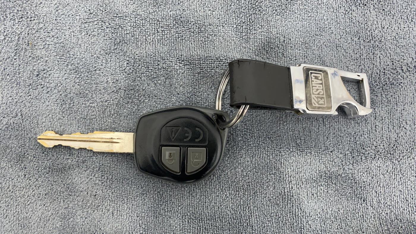 2018 Maruti Vitara Brezza VDI, Diesel, Manual, 28,632 km, Key Close Up