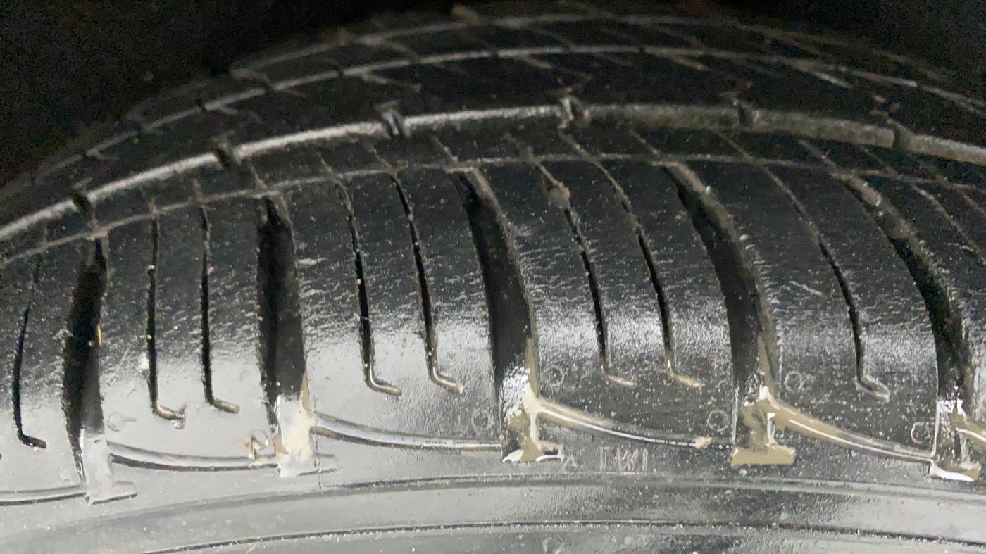 2018 Maruti Vitara Brezza VDI, Diesel, Manual, 28,632 km, Left Rear Tyre Tread
