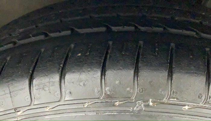 2010 Toyota Corolla Altis G PETROL, Petrol, Manual, 69,278 km, Right Front Tyre Tread