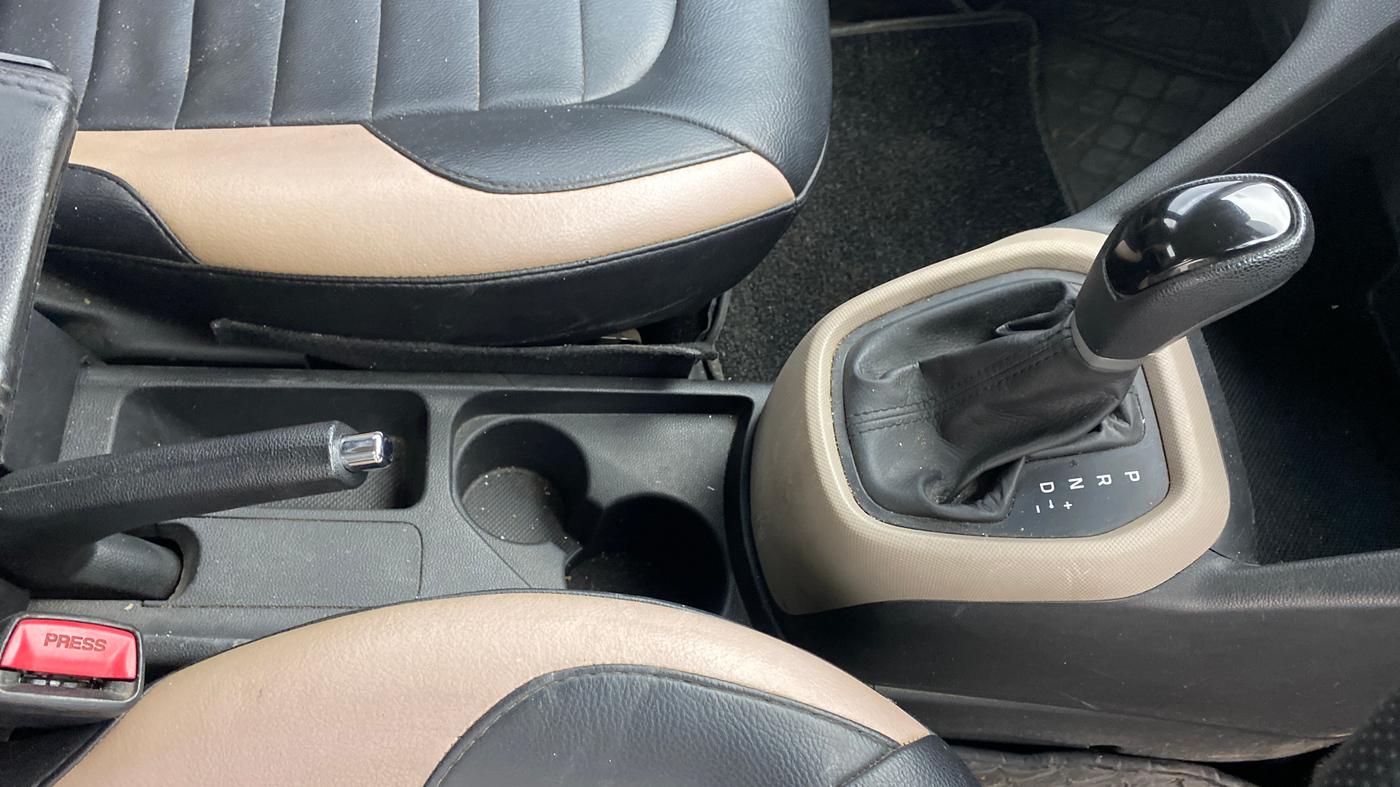 2019 Hyundai Grand i10 SPORTZ AT 1.2 KAPPA VTVT, Petrol, Automatic, 1,13,401 km, Gear Lever