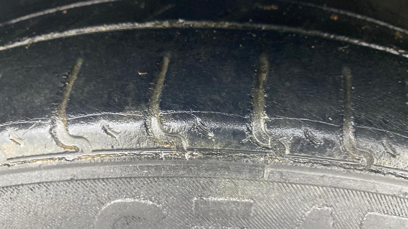 2019 Hyundai Grand i10 SPORTZ AT 1.2 KAPPA VTVT, Petrol, Automatic, 1,13,401 km, Left Front Tyre Tread