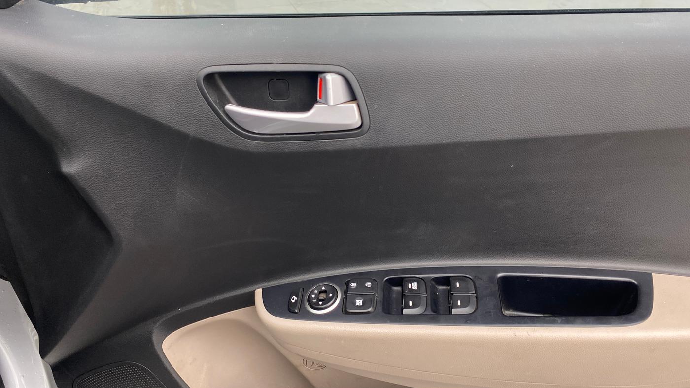 2019 Hyundai Grand i10 SPORTZ AT 1.2 KAPPA VTVT, Petrol, Automatic, 1,13,401 km, Driver Side Door Panels Control