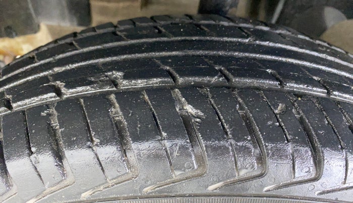 2018 Renault Kwid RXL, Petrol, Manual, 29,756 km, Left Front Tyre Tread