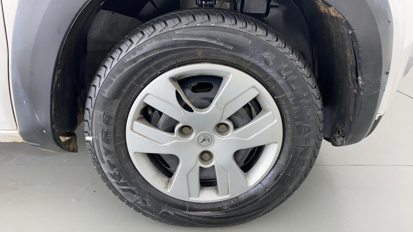 2018 Renault Kwid RXL, Petrol, Manual, 29,756 km, Right Front Wheel