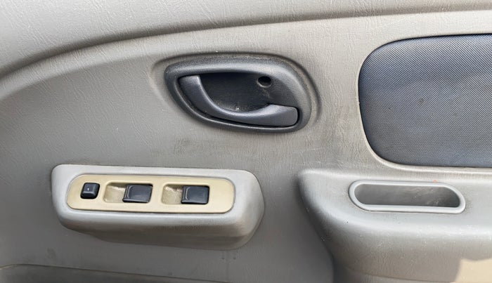 2013 Maruti Alto K10 VXI, Petrol, Manual, 1,07,475 km, Driver Side Door Panels Control
