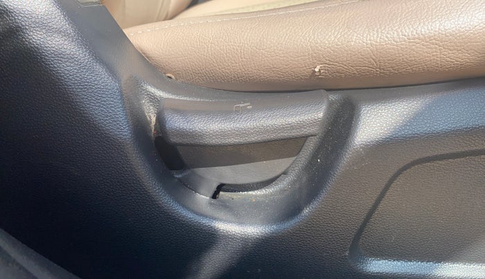 2016 Hyundai Elite i20 MAGNA 1.2, Petrol, Manual, 53,399 km, Driver Side Adjustment Panel