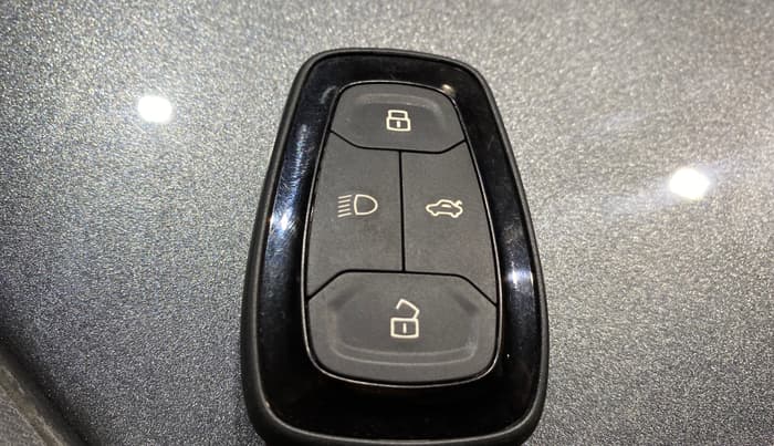 2025 Tata TIAGO NRG XZ AMT, Petrol, Automatic, 4,271 km, Key Close Up