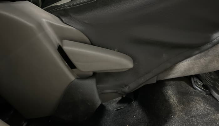 2016 Datsun Go T, Petrol, Manual, 48,534 km, Driver Side Adjustment Panel