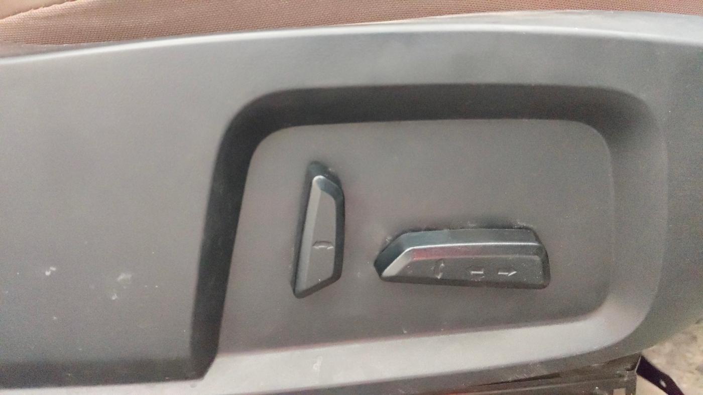 2020 Tata Harrier XZA PLUS 2.0L, Diesel, Automatic, 96,329 km, Driver Side Adjustment Panel