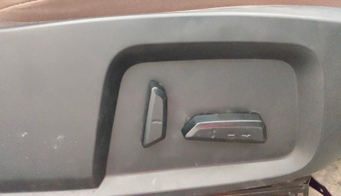 2020 Tata Harrier XZA PLUS 2.0L, Diesel, Automatic, 96,136 km, Driver Side Adjustment Panel