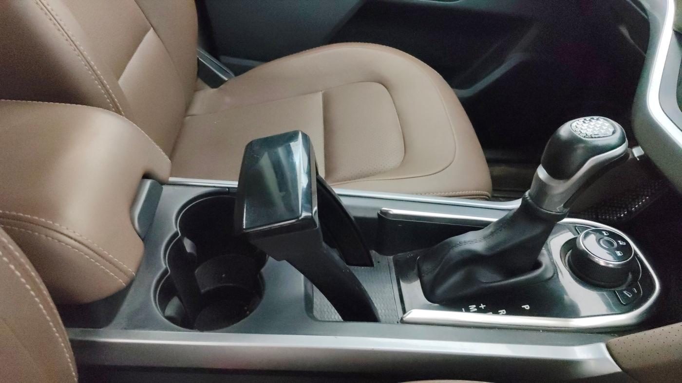 2020 Tata Harrier XZA PLUS 2.0L, Diesel, Automatic, 96,329 km, Gear Lever
