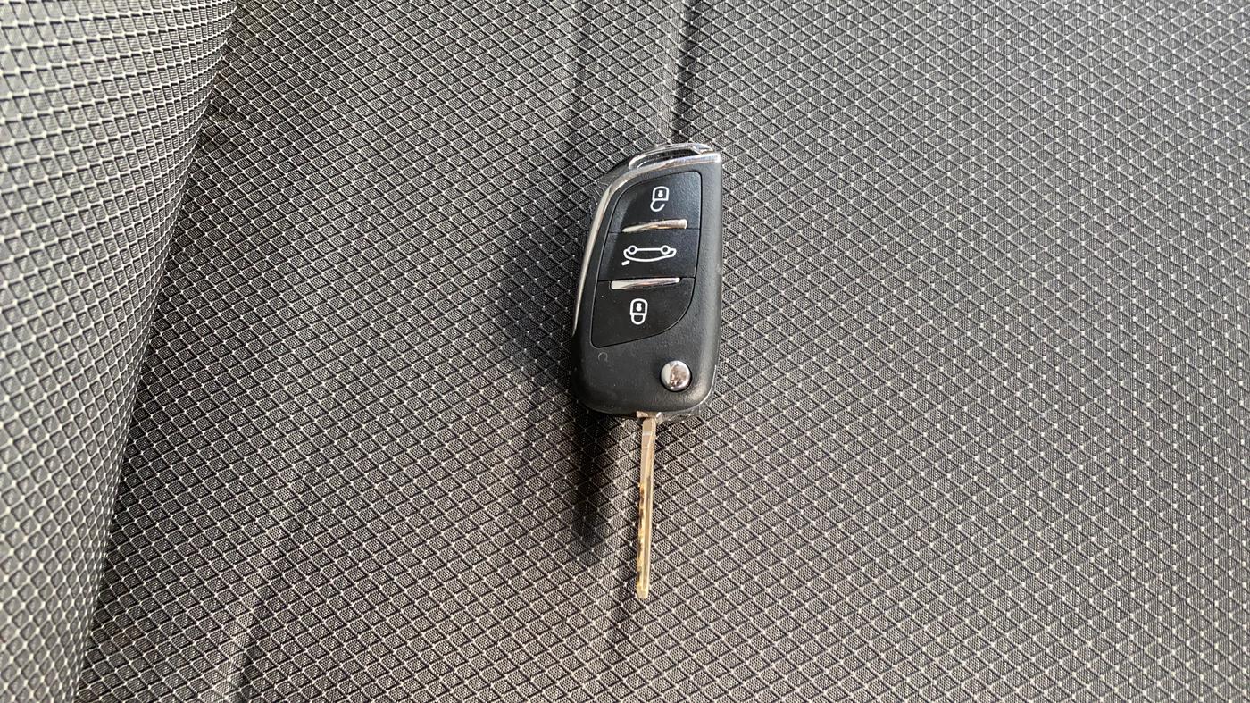 2017 Tata Tiago XT PETROL, Petrol, Manual, 48,813 km, Key Close Up