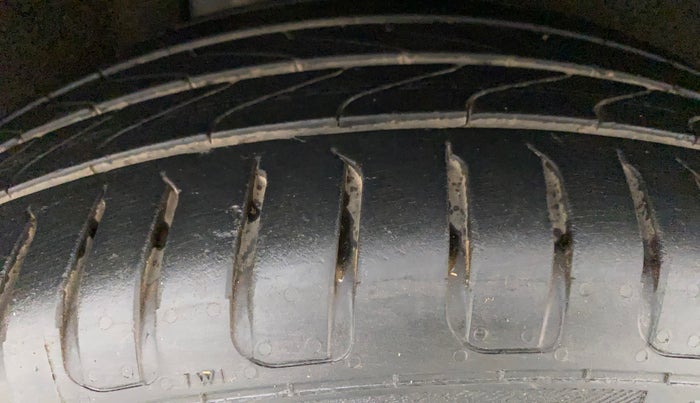 2017 Maruti Baleno ALPHA CVT PETROL 1.2, Petrol, Automatic, 94,172 km, Right Rear Tyre Tread
