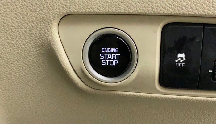 2022 KIA CARENS LUXURY PLUS 1.4 PETROL 6 STR, Petrol, Manual, 13,171 km, Keyless Start/ Stop Button