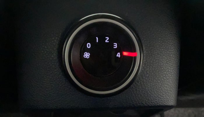 2022 KIA CARENS LUXURY PLUS 1.4 PETROL 6 STR, Petrol, Manual, 13,171 km, Rear AC Temperature Control