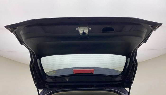 2022 KIA CARENS LUXURY PLUS 1.4 PETROL 6 STR, Petrol, Manual, 13,171 km, Boot Door Open