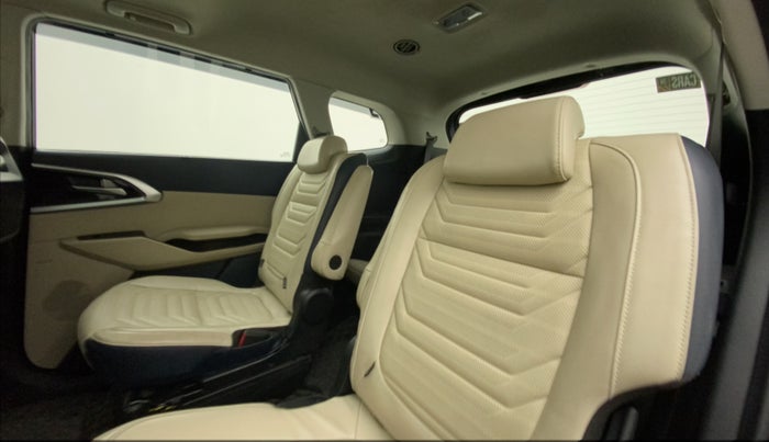 2022 KIA CARENS LUXURY PLUS 1.4 PETROL 6 STR, Petrol, Manual, 13,171 km, Right Side Rear Door Cabin