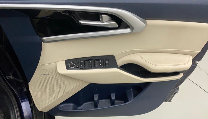 2022 KIA CARENS LUXURY PLUS 1.4 PETROL 6 STR, Petrol, Manual, 13,171 km, Driver Side Door Panels Control