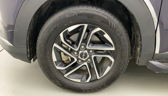 2022 KIA CARENS LUXURY PLUS 1.4 PETROL 6 STR, Petrol, Manual, 13,171 km, Left Front Wheel