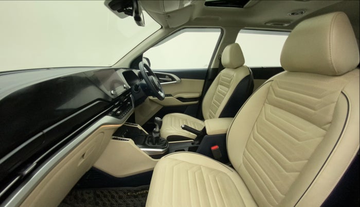 2022 KIA CARENS LUXURY PLUS 1.4 PETROL 6 STR, Petrol, Manual, 13,171 km, Right Side Front Door Cabin