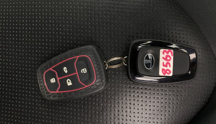 2021 Tata NEXON XZ PLUS PETROL, Petrol, Manual, 39,655 km, Key Close Up