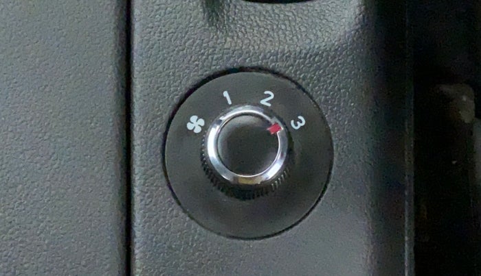 2020 Renault TRIBER RXZ AT, Petrol, Automatic, 18,112 km, Rear AC Temperature Control