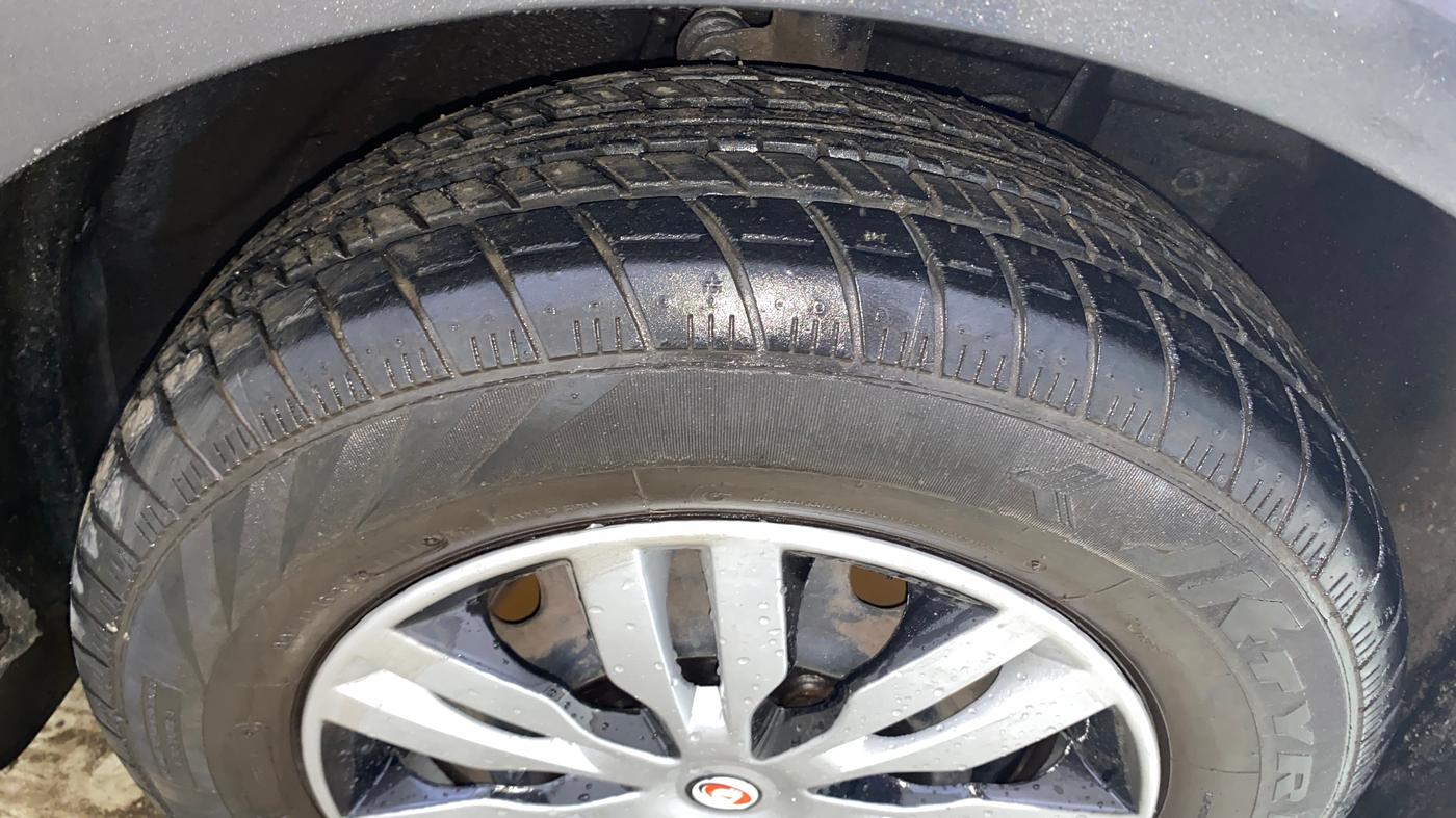 2015 Nissan Sunny XL, Petrol, Manual, 37,667 km, Right Front Tyre Tread