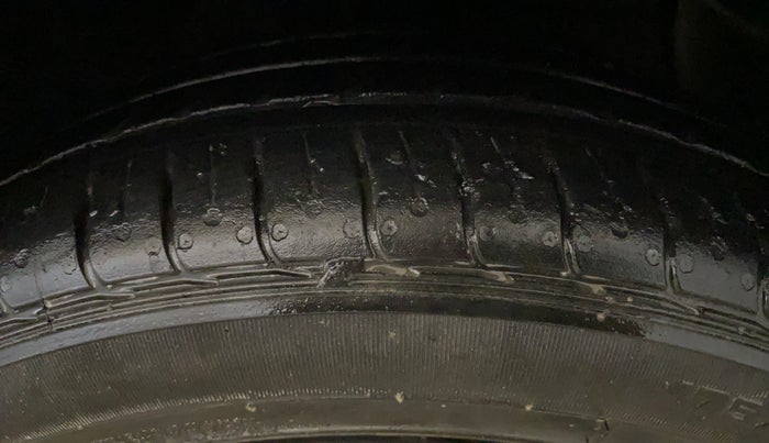 2023 Hyundai GRAND I10 NIOS SPORTZ 1.2 KAPPA VTVT CNG, CNG, Manual, 49,100 km, Right Front Tyre Tread