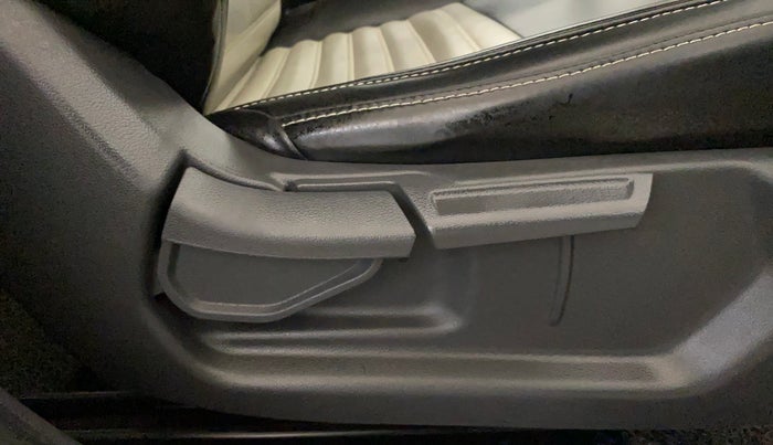 2023 Hyundai GRAND I10 NIOS SPORTZ 1.2 KAPPA VTVT CNG, CNG, Manual, 49,100 km, Driver Side Adjustment Panel